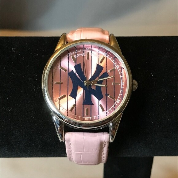 MLB New York Yankees Pink Game Time Watch 2007 - Picture 1 of 4